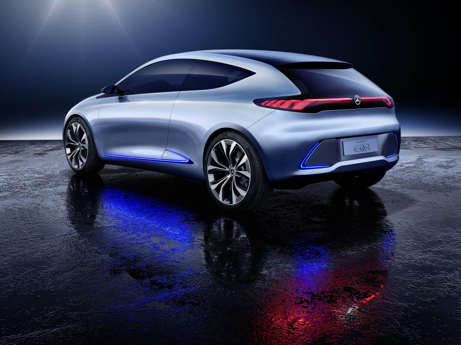  Mercedes-Benz Concept EQA 2017 года  (фото 15 из 20)